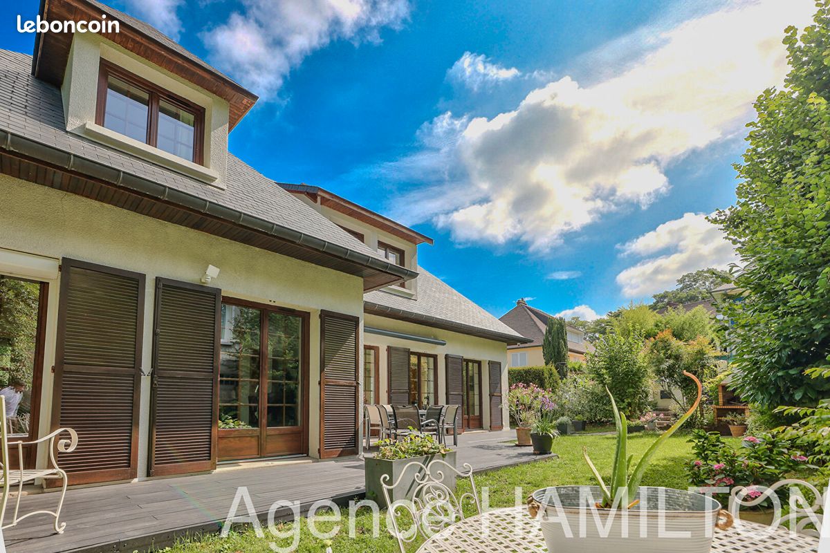 Maison 9 pièces 250 m² · à L'Étang-la-Ville · 250 m² · 1 120 000 €