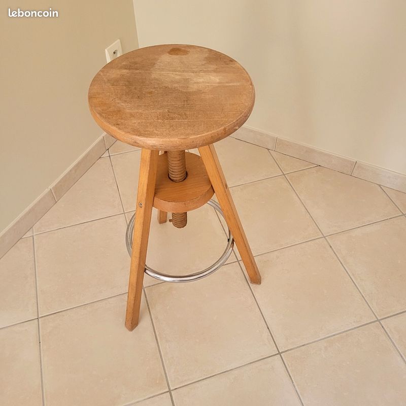 Tabouret tournant en bois (image 1)