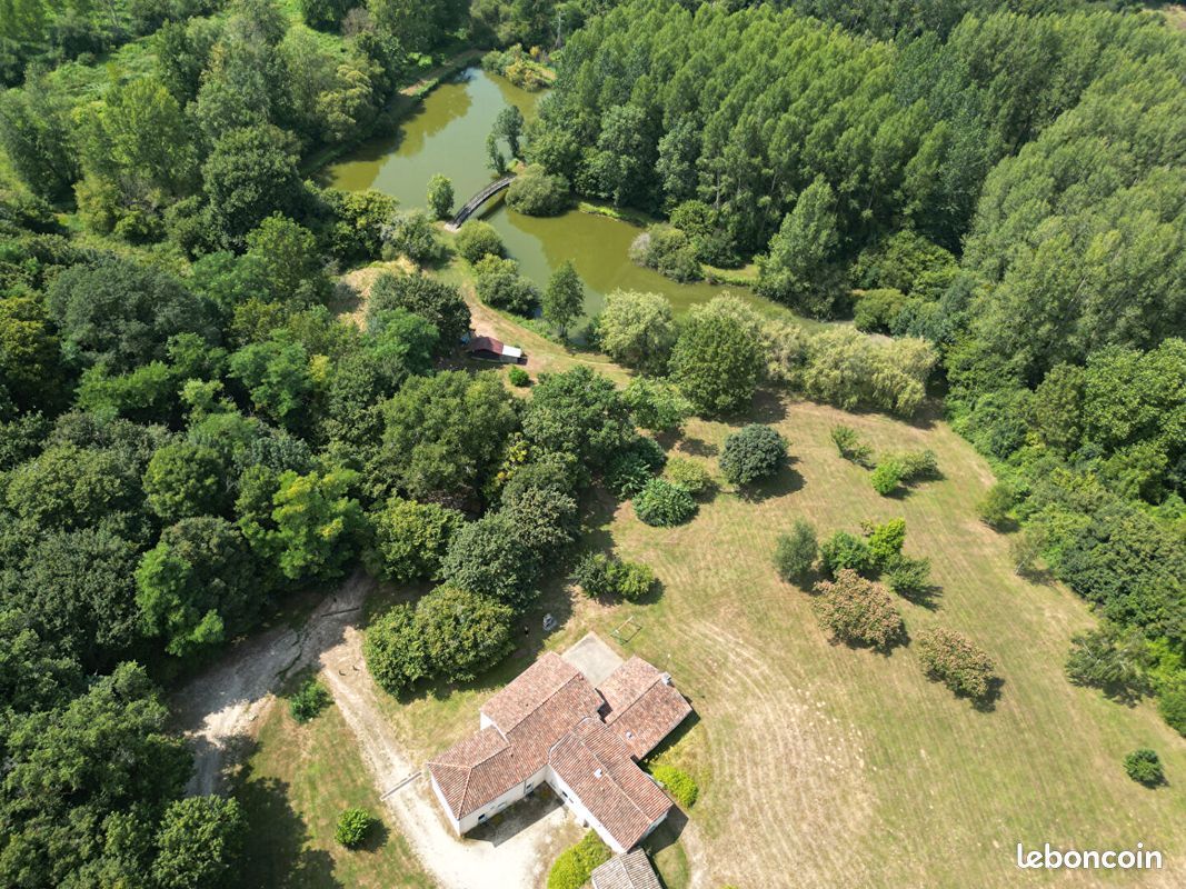 Maison 11 pièces 322 m² · à Valence-en-Poitou · 322 m² · 290 000 €