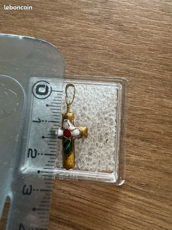 Pendentif petite croix (image 3)