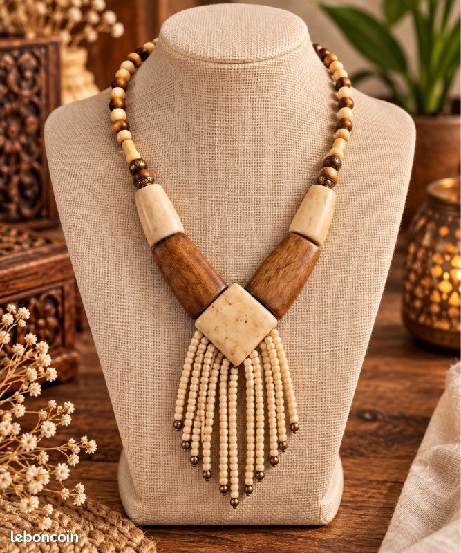 Collier artisanal en os et bois avec pendentif à franges – style bohème ethnique (image 1)