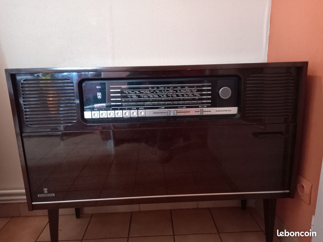 Meuble radio/tourne disque (image 4)