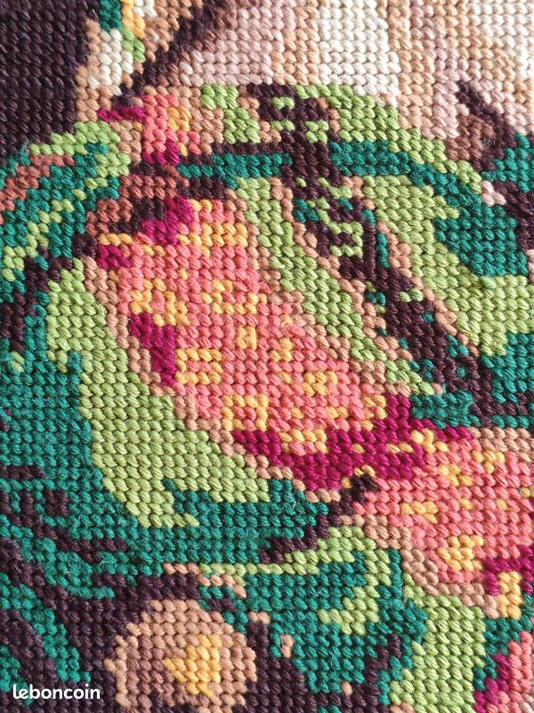 Encadrement Canevas Vintage Vierge à l'Enfant – Broderie Ancienne Fait Main – Cadre en Bois Classique – Tapisserie Religieuse (image 6)