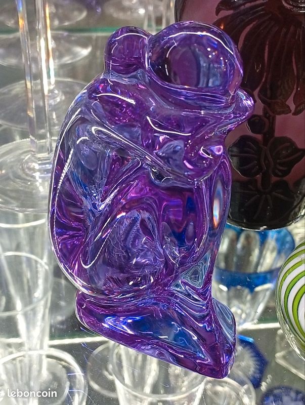 Sculpture en cristal teinté violine. Femme nue assise. Baccarat. R. Rigot. 1970's (image 3)