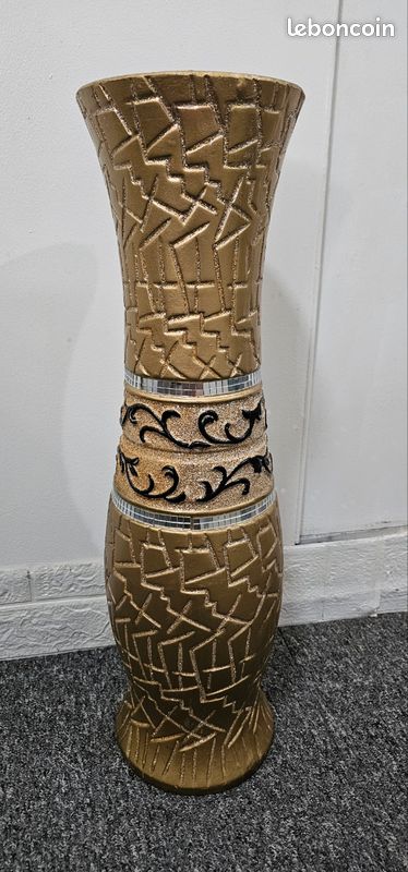 Vase (image 2)