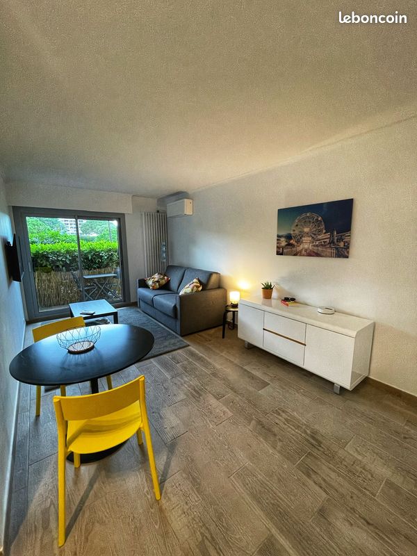 Appartement 1 pièce 28 m² · à Mandelieu-la-Napoule · 28 m² · 800 €