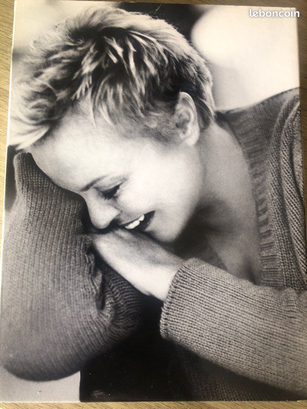 Muriel Robin se plie en quatre (image 1)
