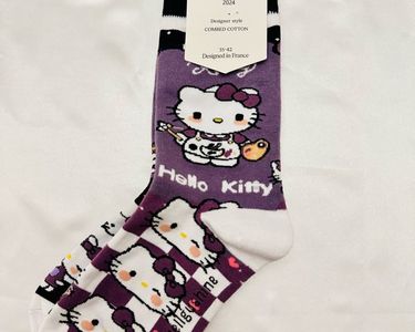ONOMATO! Chaussettes Hello Kitty Femme 39-42 – Chaussettes Douillettes Antidérapantes – Gris Foncé – Confort Chaud Maison