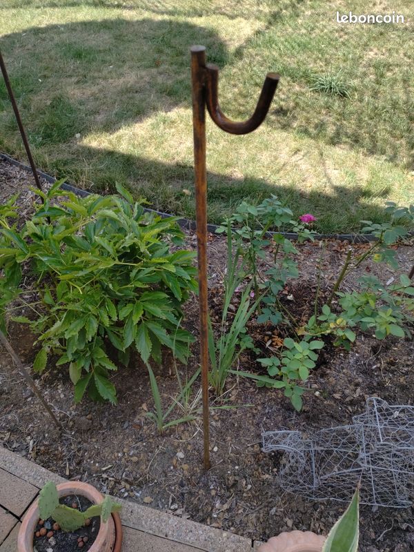 Piquet à planter jardin accroche lanterne solaire 130 cm (image 2)