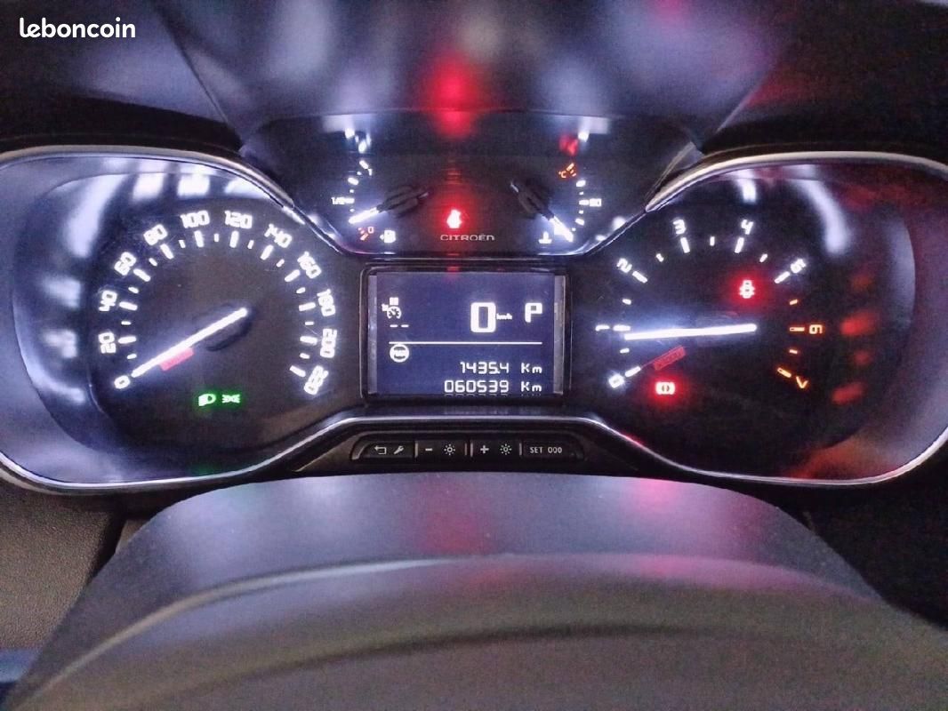 Citroën C3 Aircross BlueHDi 120 S&S EAT6 - Shine (image 10)
