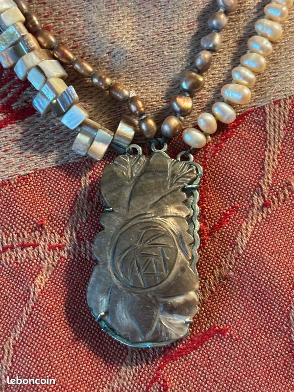 Collier Ethnique Vintage - Perles Et Pendentif Globe En Métal Argenté - Longueur ~63 Cm