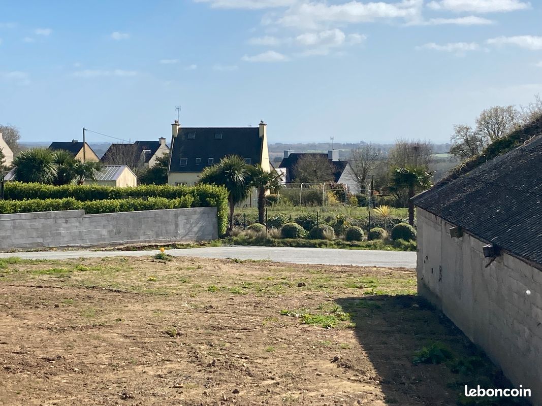 Terrain 907 m² · à Saint-Yvi · 140 000 €