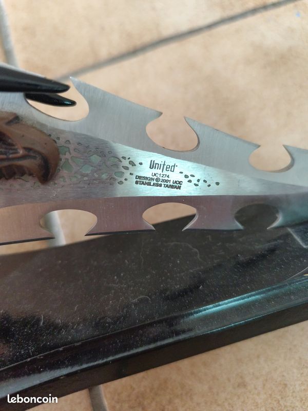 United Cutlery UC1273 – Couteau Fantasy de collection avec présentoir (image 3)
