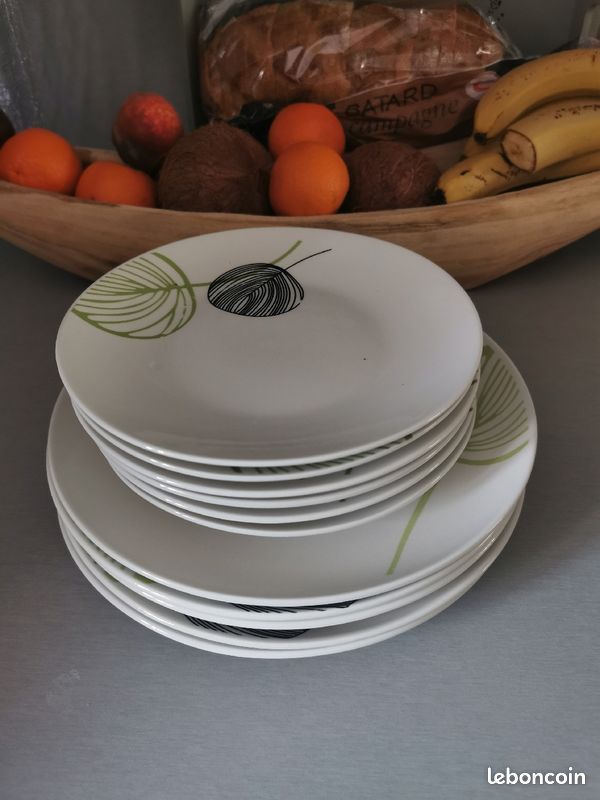 Assiettes plate et assiettes à dessert (image 1)