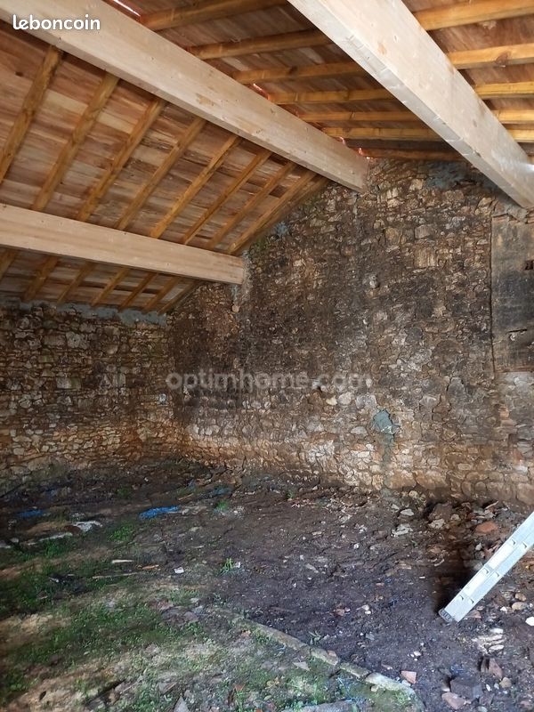Grange 1 pièce 80 m² - Burie 17770 (image principale 1)