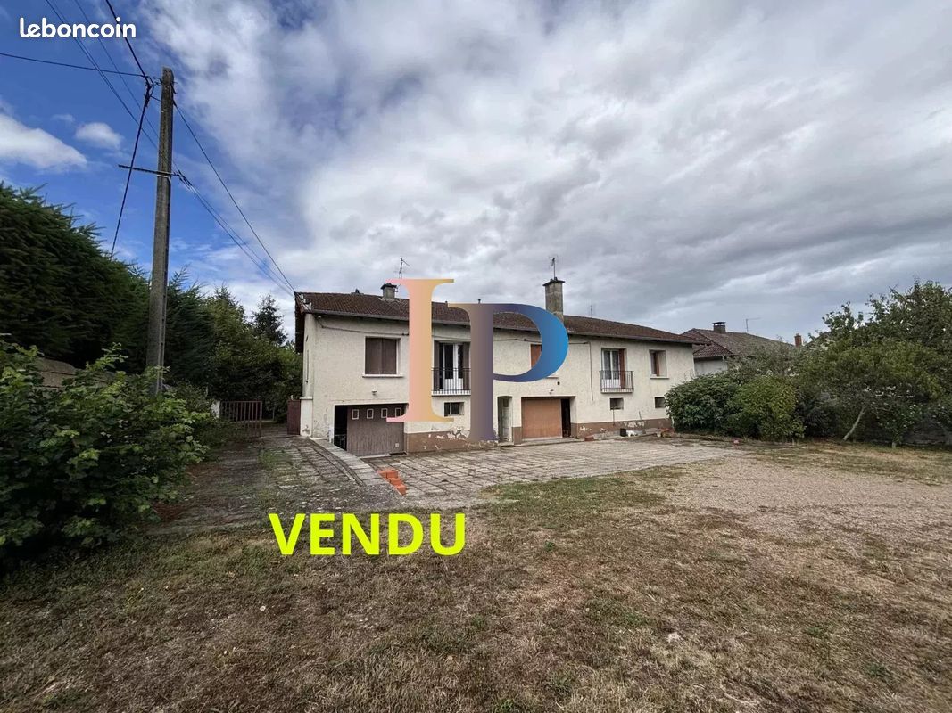 Maison 8 pièces 119 m² · à Charlieu · 119 m² · 96 300 €