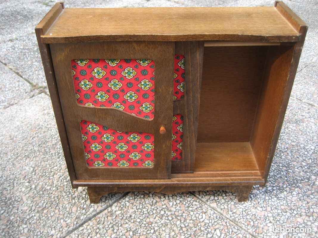 Lit de poupée avec armoire en bois (image 6)