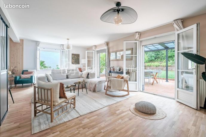 Maison 7 pièces 214 m²