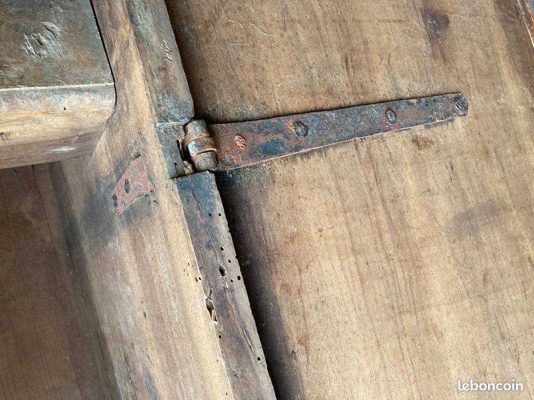 Coffre ancien ou Maie noyer 18eme (image 10)