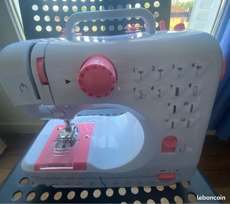 Machine à coudre (image 1)