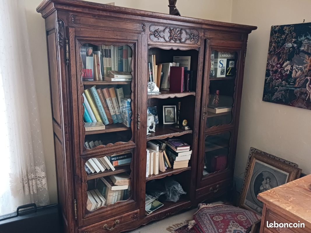 Bibliothèque ancienne (image 1)