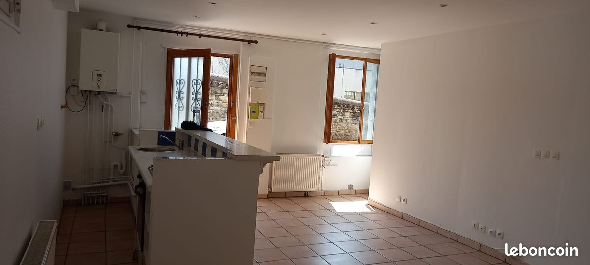 Appartement 1 pièce 30 m² · à Saint-Étienne · 30 m² · 360 €/mois