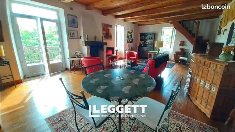 Maison 8 pièces 243 m²