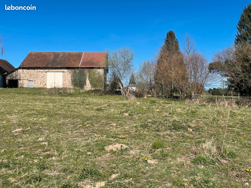 Maison 5 pièces 300 m² · à La Meyze · 300 m² · 50 000 €