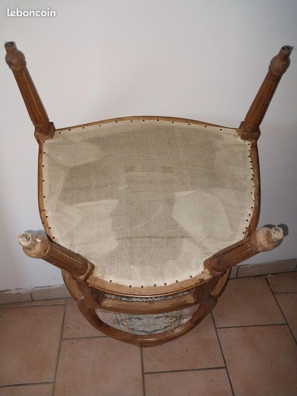 Paire de fauteuils cabriolets dossier médaillon louis XVI (image 9)