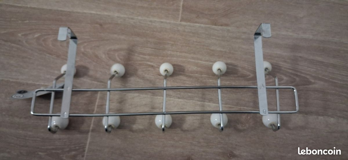 Porte-manteau de porte 10 crochets – Métal chromé & boules blanches (image 2)