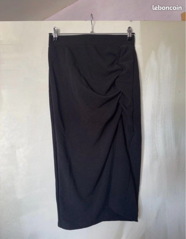 Jupe mi-longue drapée noire Shein – Coupe portefeuille froncée – Taille 38 – Neuve (image 1)