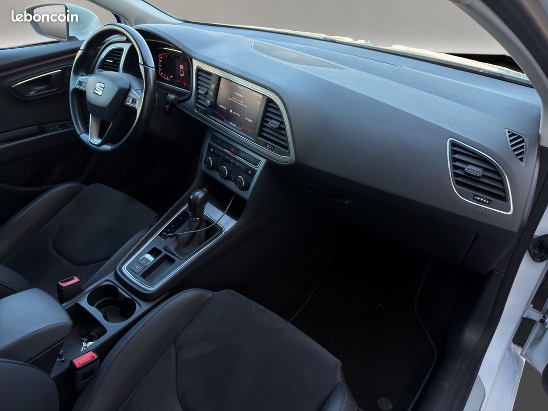 SEAT Leon 1.5 TSi 150CH XCELLENCE DSG / TOIT OUVRANT / CARPLAY / VIRTUAL COCKPIT / CAMERA / GARANTIE 6 MOIS (image 26)