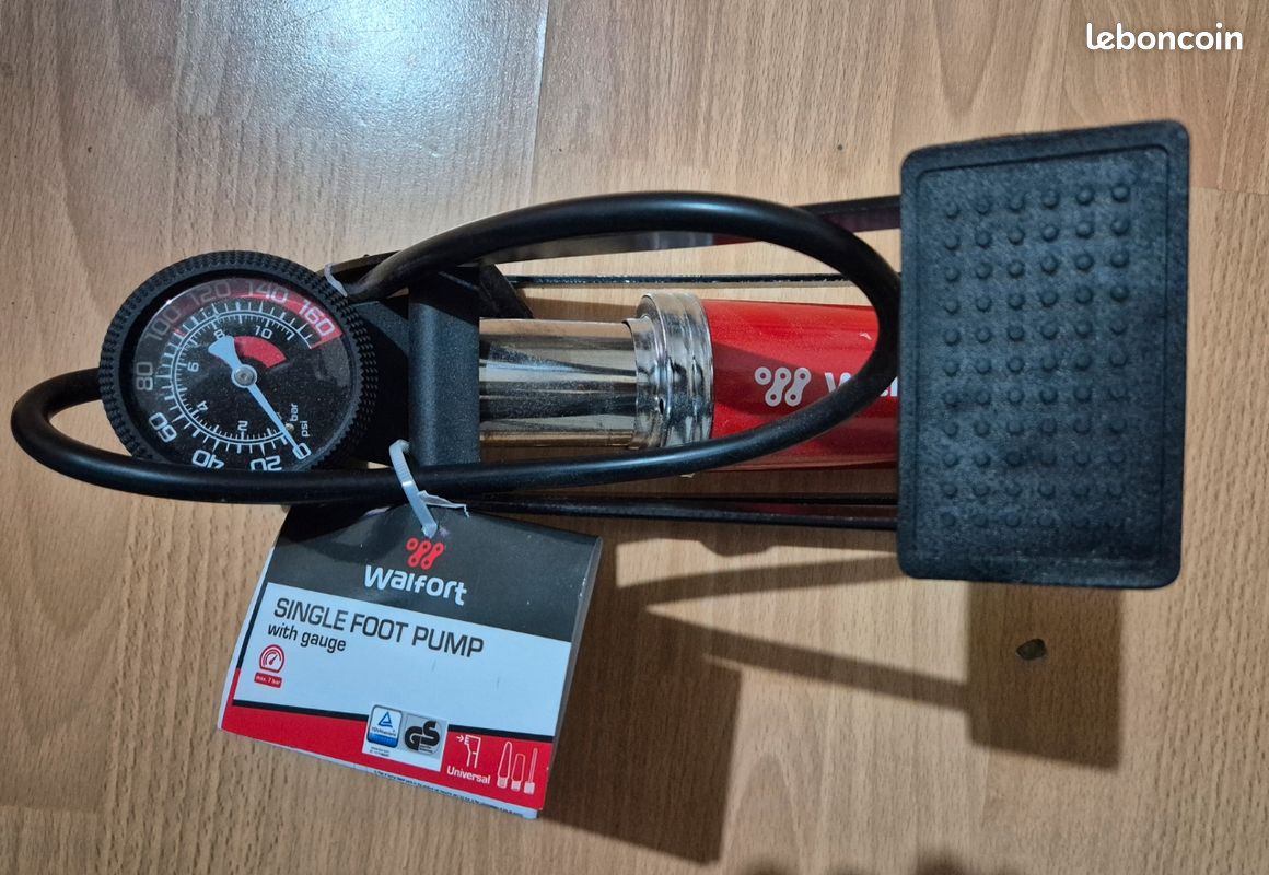 Pompe à pied toutes valves avec manomètre SKS Picco SKS