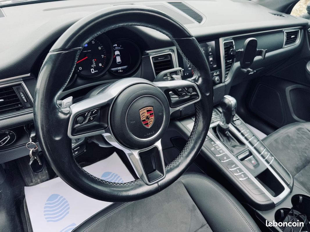 Porsche Macan 2.0L 252CH PDK + TOIT OUVRANT + SUIVI PORSCHE + SIEGES CHAUFFANTS/ELEC + CAMERA DE RECUL + GARANTIE 12 MOIS (image 7)