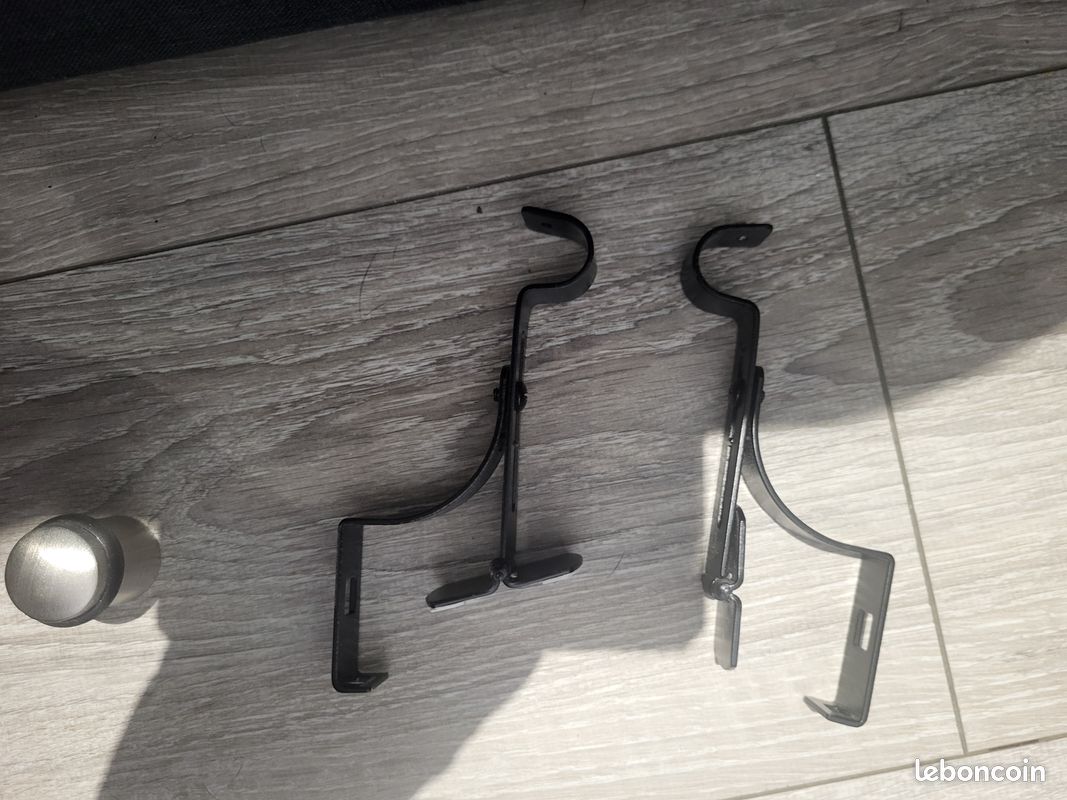 Fixation barre a rideau (image 1)