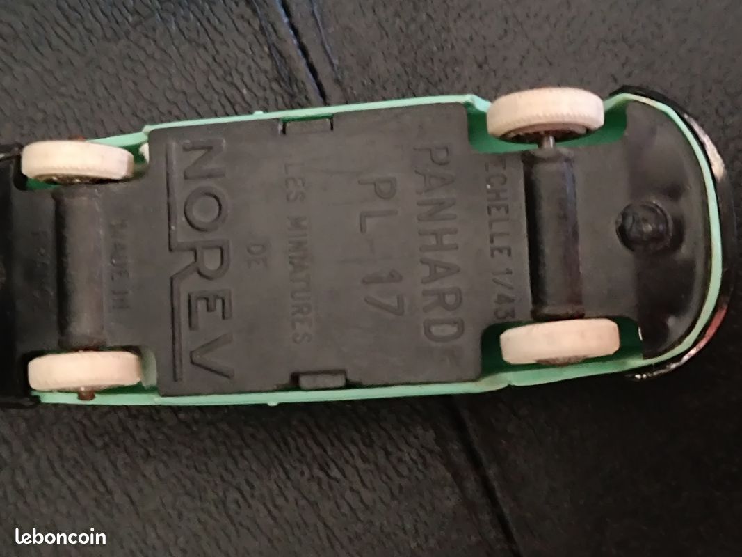 Voiture Miniature Panhard PL 17 verte de 1960 - Auto Plus