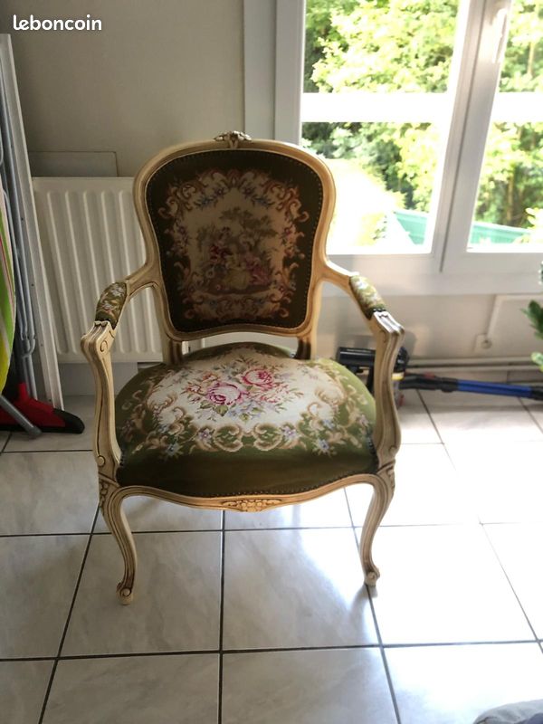 Fauteuil bergère à oreilles de style Louis XV