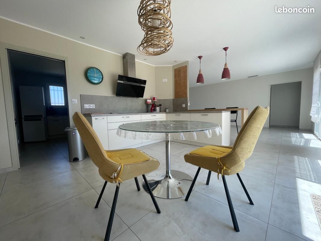 Maison 5 pièces 145 m² · à Échillais · 145 m² · 360 000 €