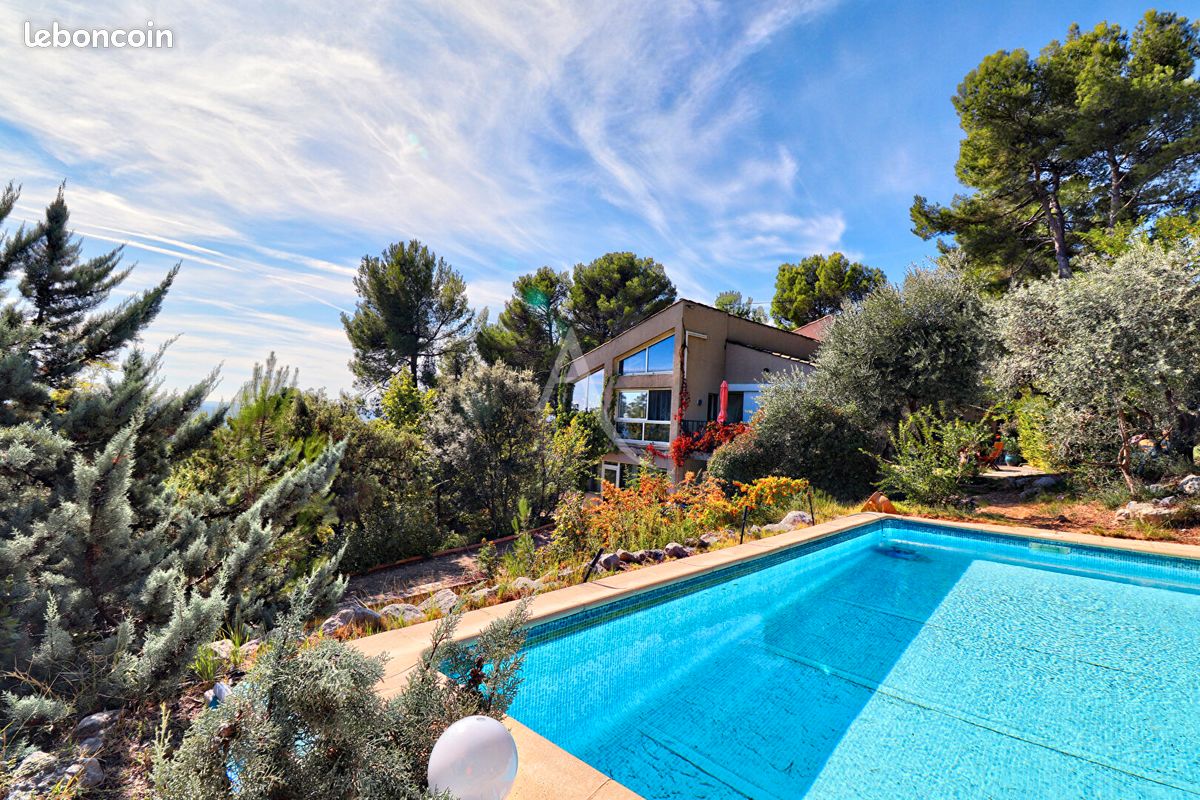 Maison 26 pièces 394 m² · à Pierrevert · 394 m² · 550 000 €