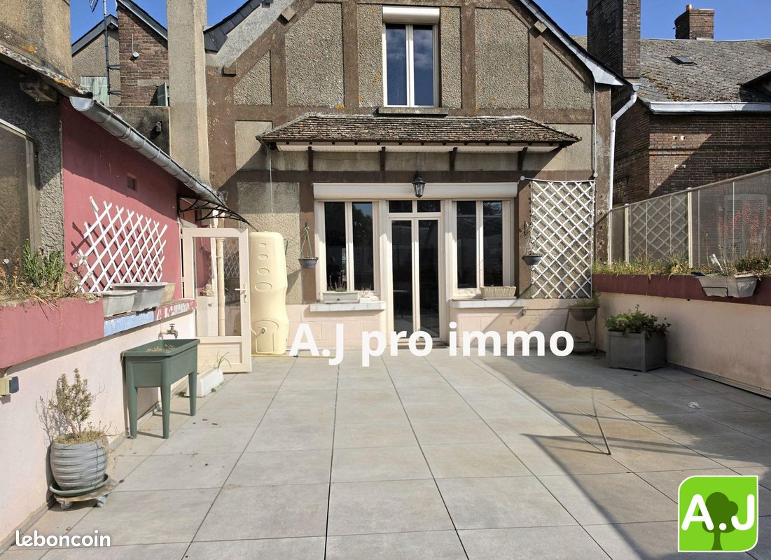 Appartement 5 pièces 178 m² · à Saint-André-de-l'Eure · 178 m² · 145 000 €