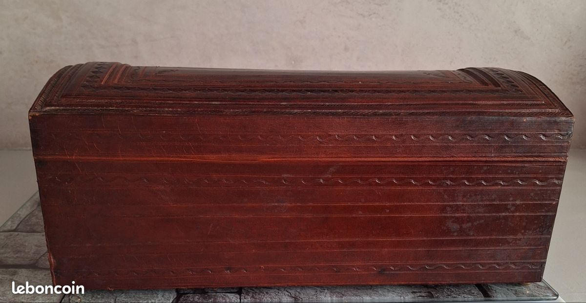 Coffre en cuir et bois (image 3)
