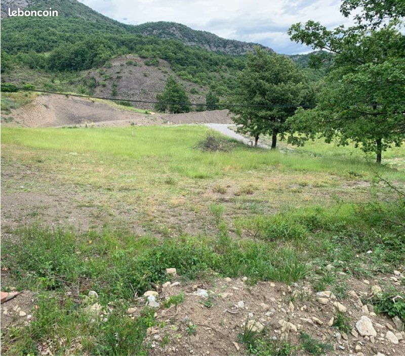 Terrain constructible - 1557 m2 (image 1)