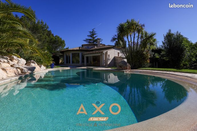 Villa 9 pièces 240 m²
