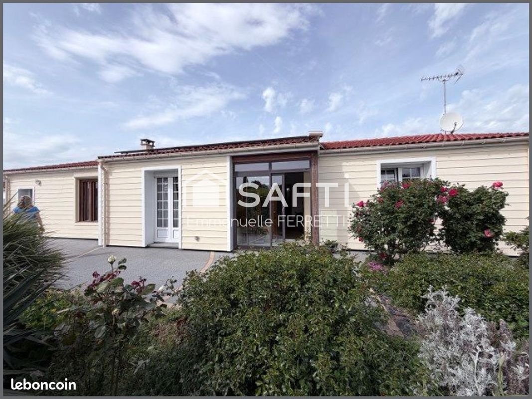 Maison 5 pièces 100 m² · à Saint-Hilaire-la-Forêt · 100 m² · 320 000 €