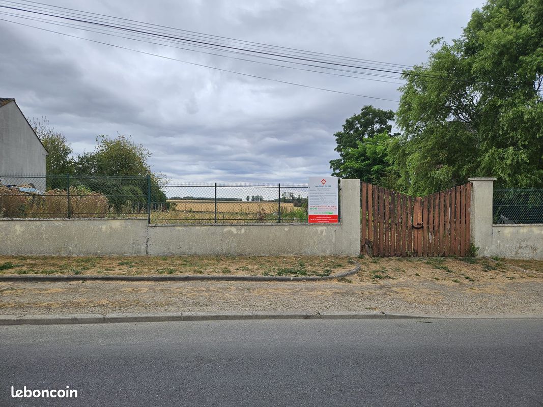 Terrain constructible 990 m2 · à Saint-Fiacre · 165 000 €
