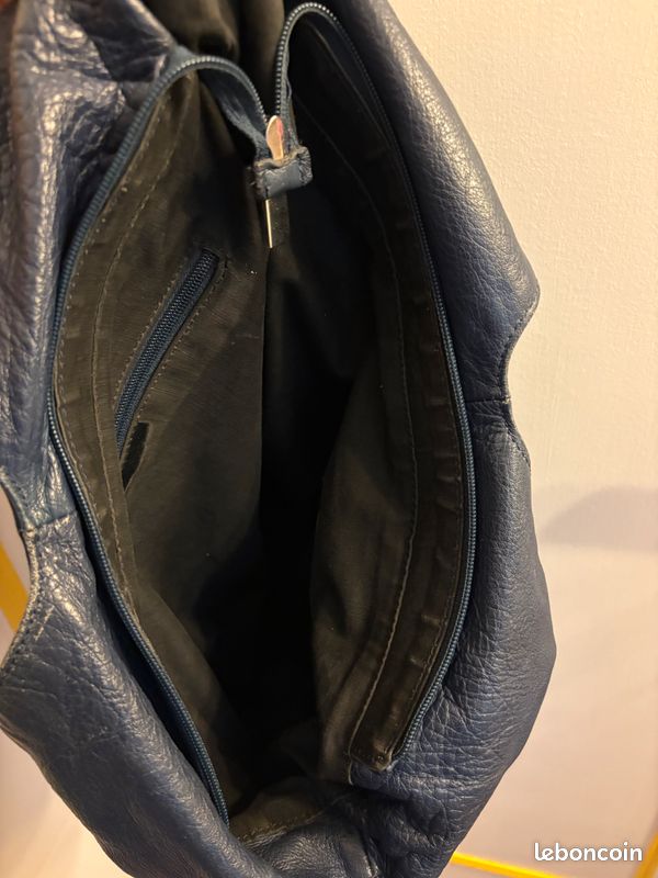 Sac à Main Bleu Clouté Avec Chaîne - Style épaule, Jamais Utilisé, Sans étiquette