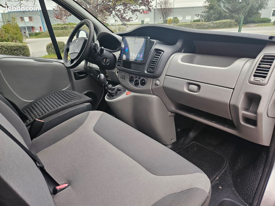 Renault TRAFIC II PASSENGER 2.0 DCI 115CH 9PL. Bon Etat... (image 9)
