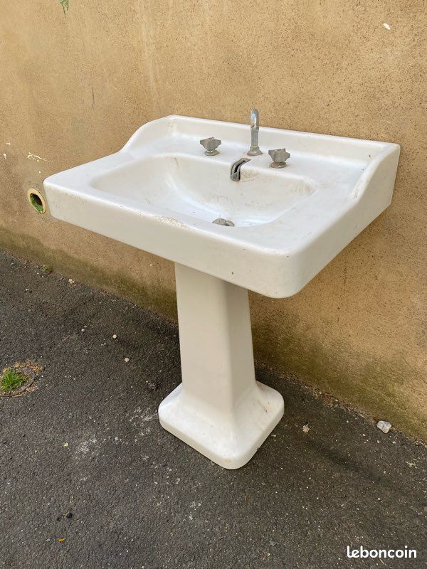 Lavabo en céramique (image 1)