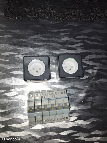 Lot de disjoncteur et prises de courant