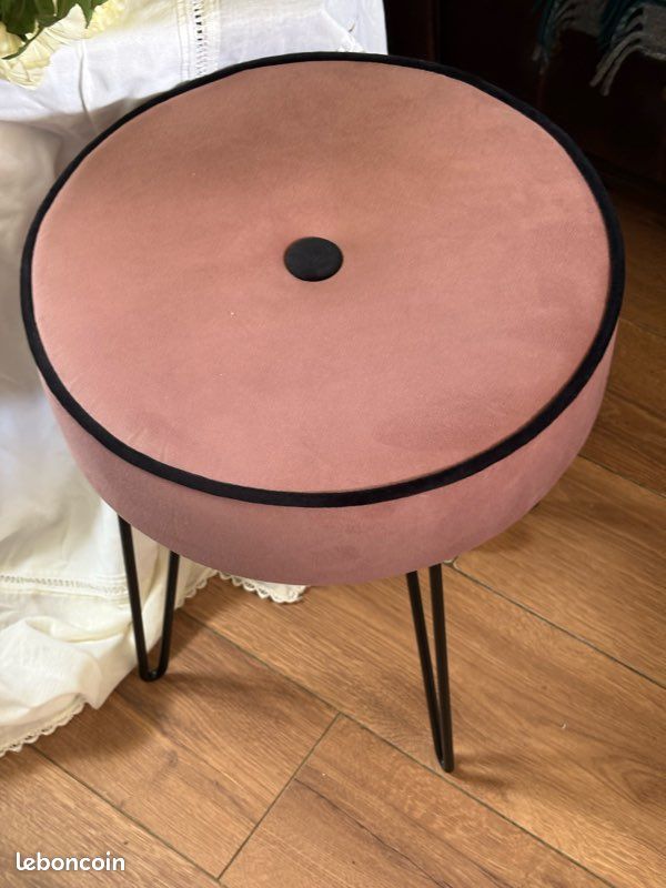 Tabouret pouf en velours.. ( Ostaria Design ). ….. (image 3)
